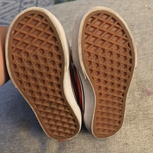 Red vans - Picture 2 of 4